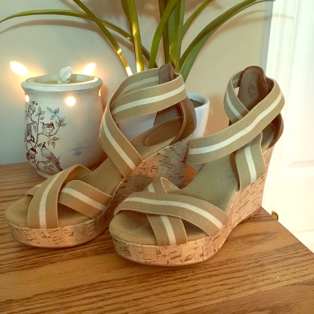 Merona tan wedge shoe