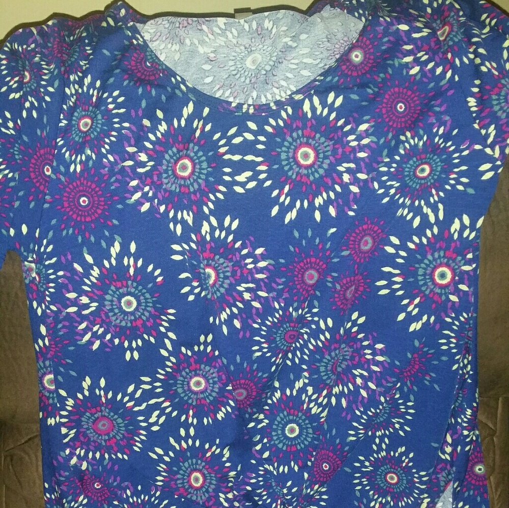 LulaRoe medium perfect t
