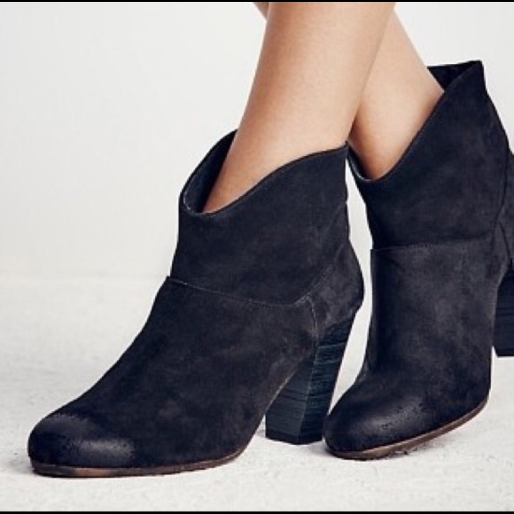 FREE PEOPLE X JEFFREY CAMPBELL Suede Booties