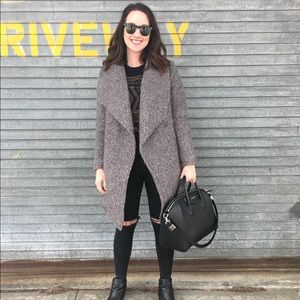 H&M gray doubled-breasted bouclé coat H&M gray doubled-breasted bouclé coat