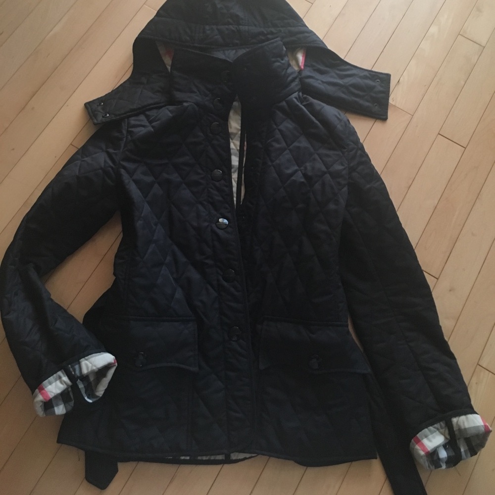 Burberry quilted black jacket with belt