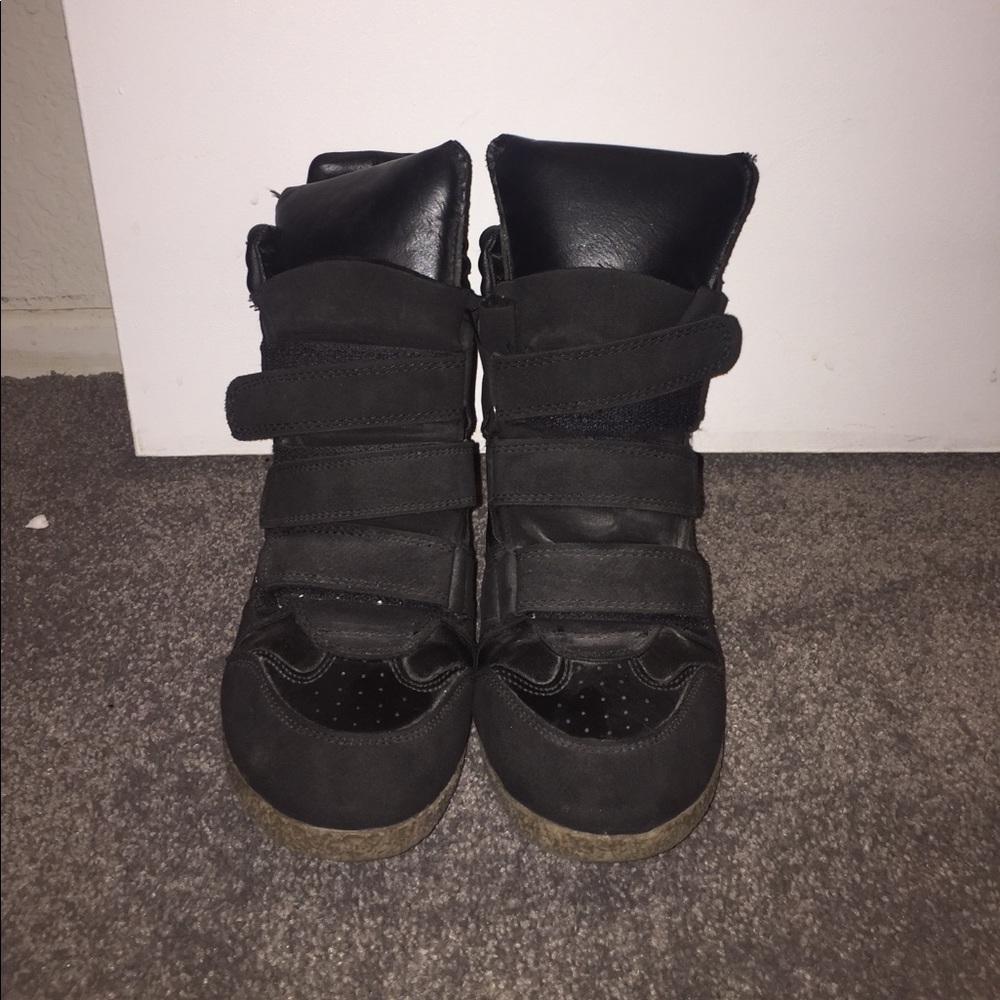 Black wedge sneaker