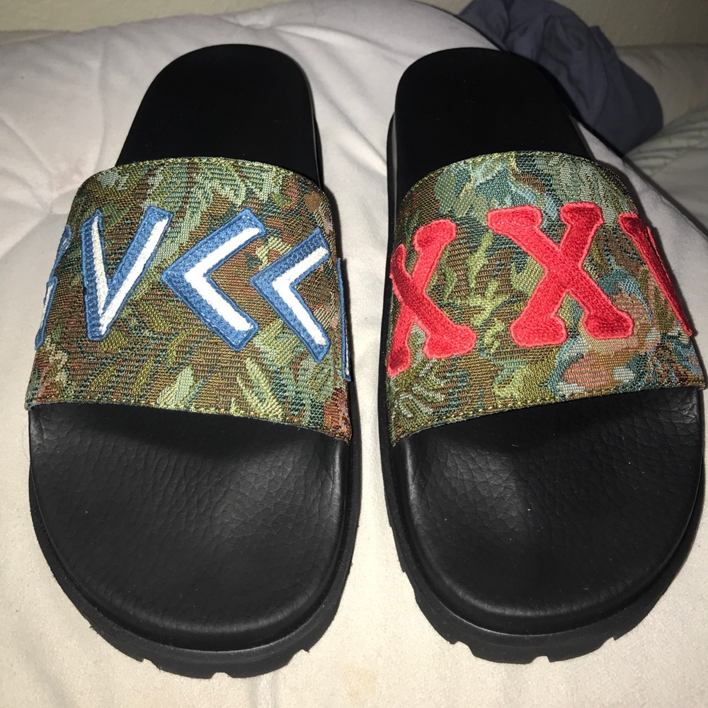 Gucci XXV slides