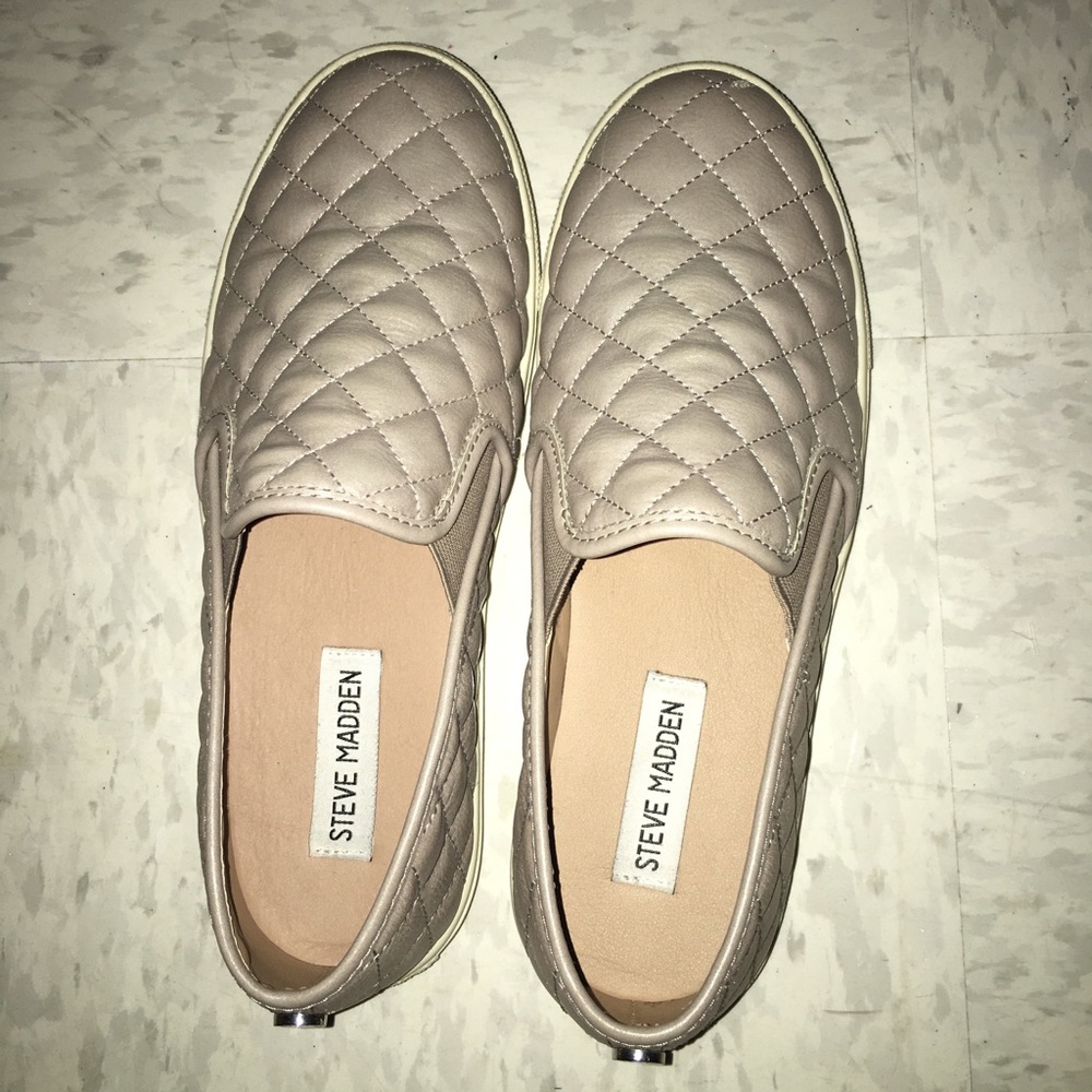 Steve Madden slip on sneakers- ECNTRCQT