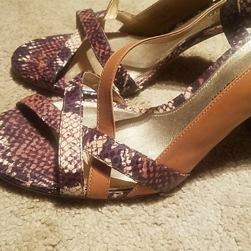 Shoes - Picture 4 of 7
