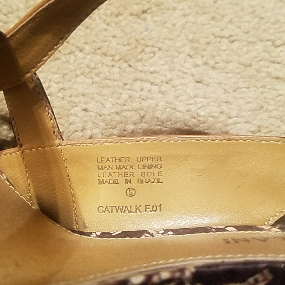 Shoes - Picture 6 of 7