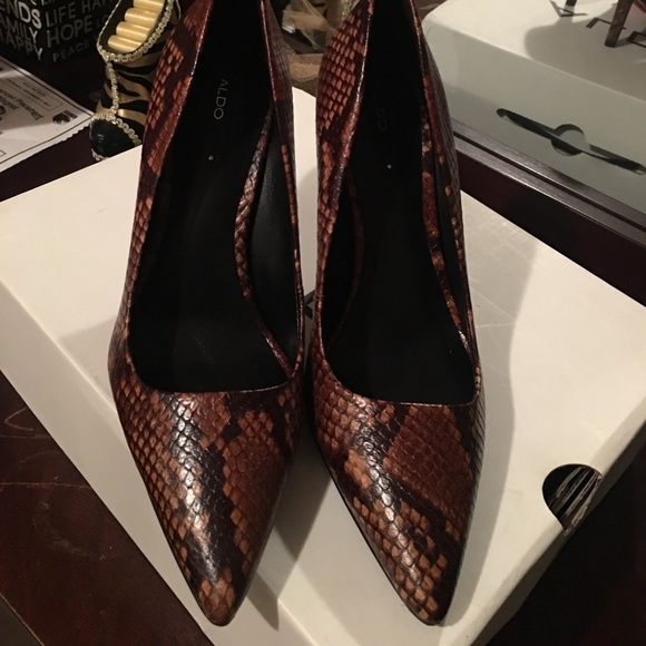 Aldo Brown/Black Pump - Picture 2 of 3