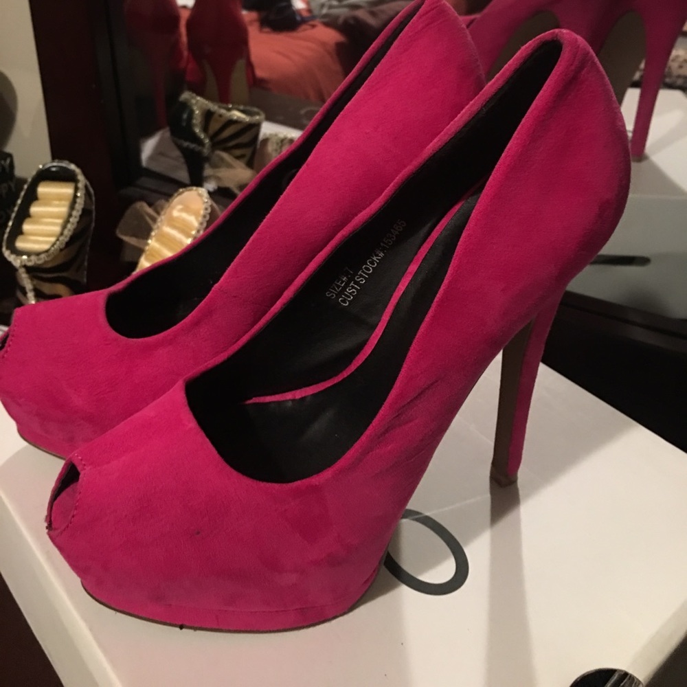 Hot pink Pump