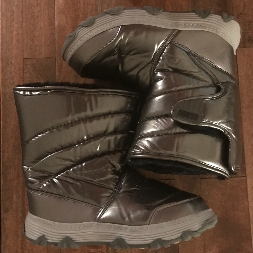 👽☃️ Like New Metallic Khombu Boots ☃️👽