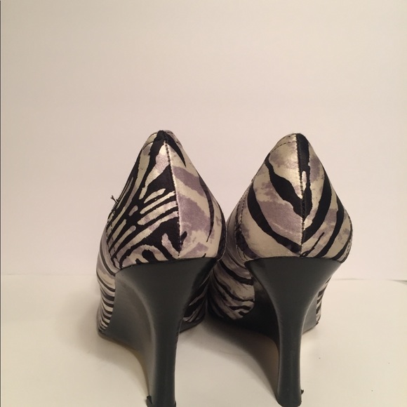 Guess zebra print wedge - Picture 2 of 2