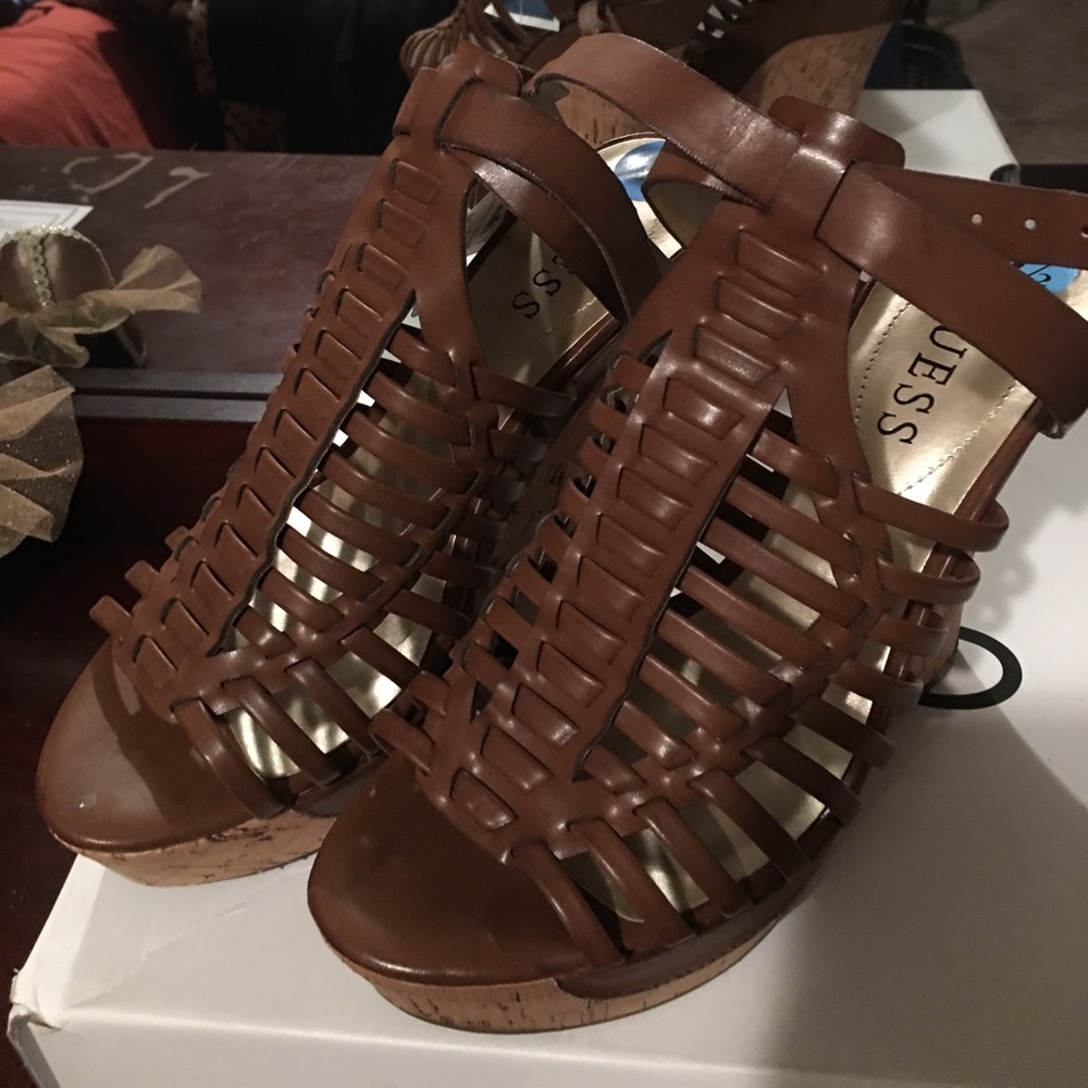 Guess wedge