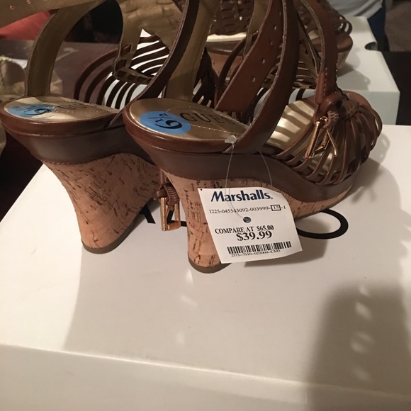 Guess wedge - Picture 3 of 3