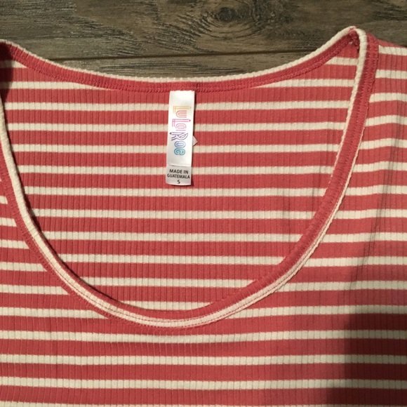 LuLaRoe small classic tee new with tags! - Picture 2 of 5