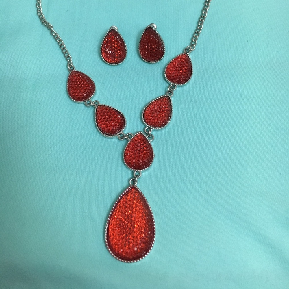 Necklace and earring set