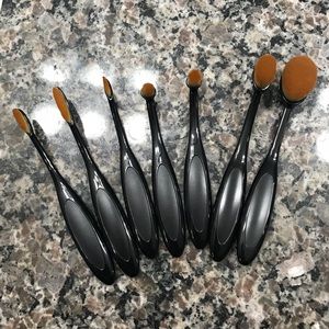 7 Piece Oval Make Up Brushes