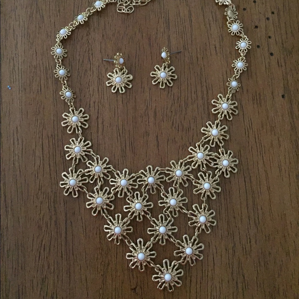 White & Gold Bib Necklace & Earring Set