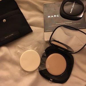 Marc jacobs foundation powder