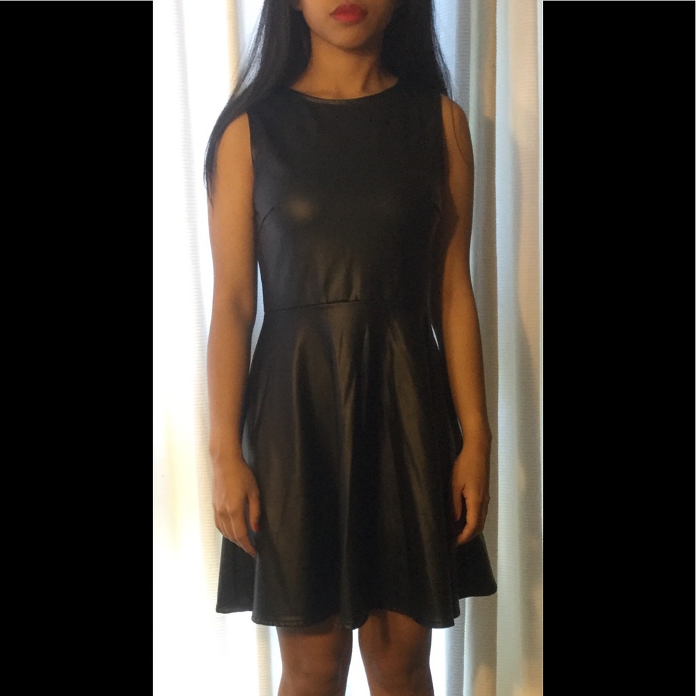 Sleeveless Black Plain Dress