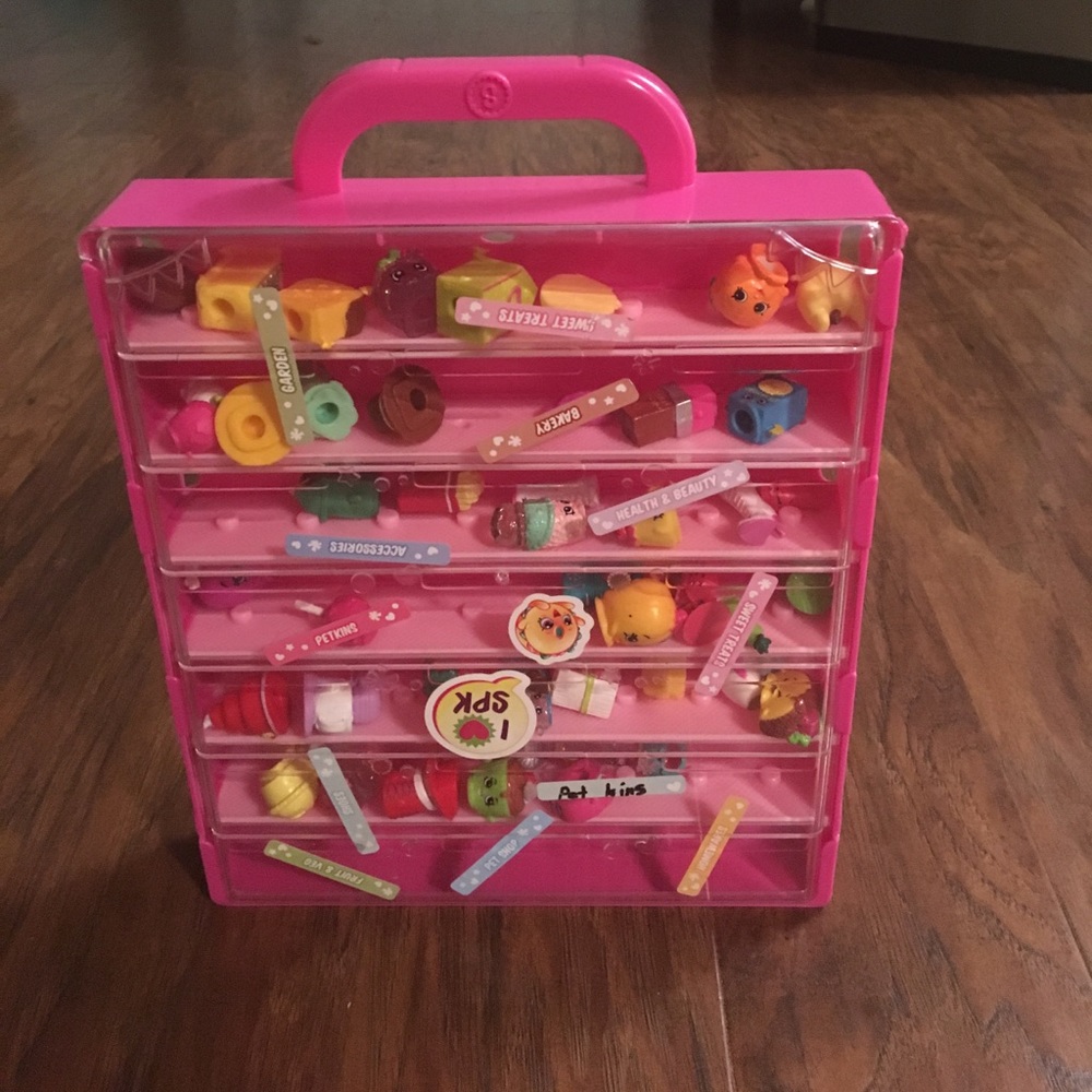 47 shopkins with carrying case!