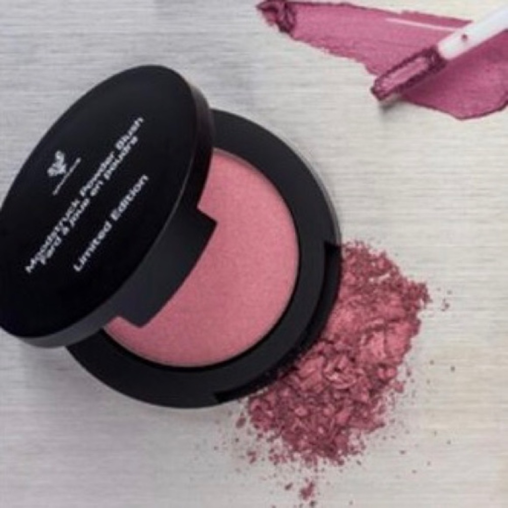 Moodstruck Powder Blush in Supported