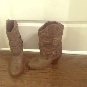 High heel cowgirl boot