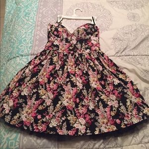 Cute floral corset dress!