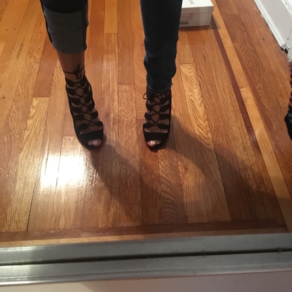 Brand New In Box Manolo Blahnik Heels - Picture 4 of 8