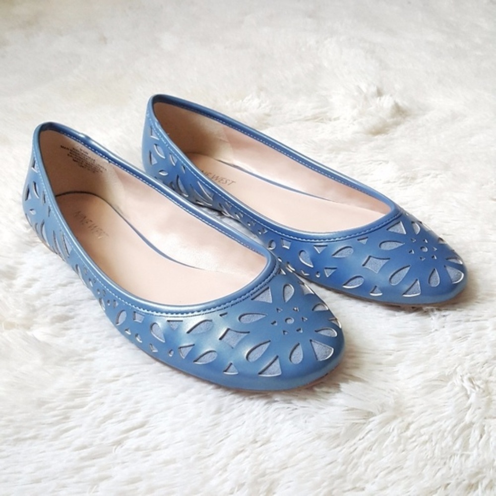 ❌SOLD❌ Nine West Minimize Laser Cut Blue - Picture 2 of 6