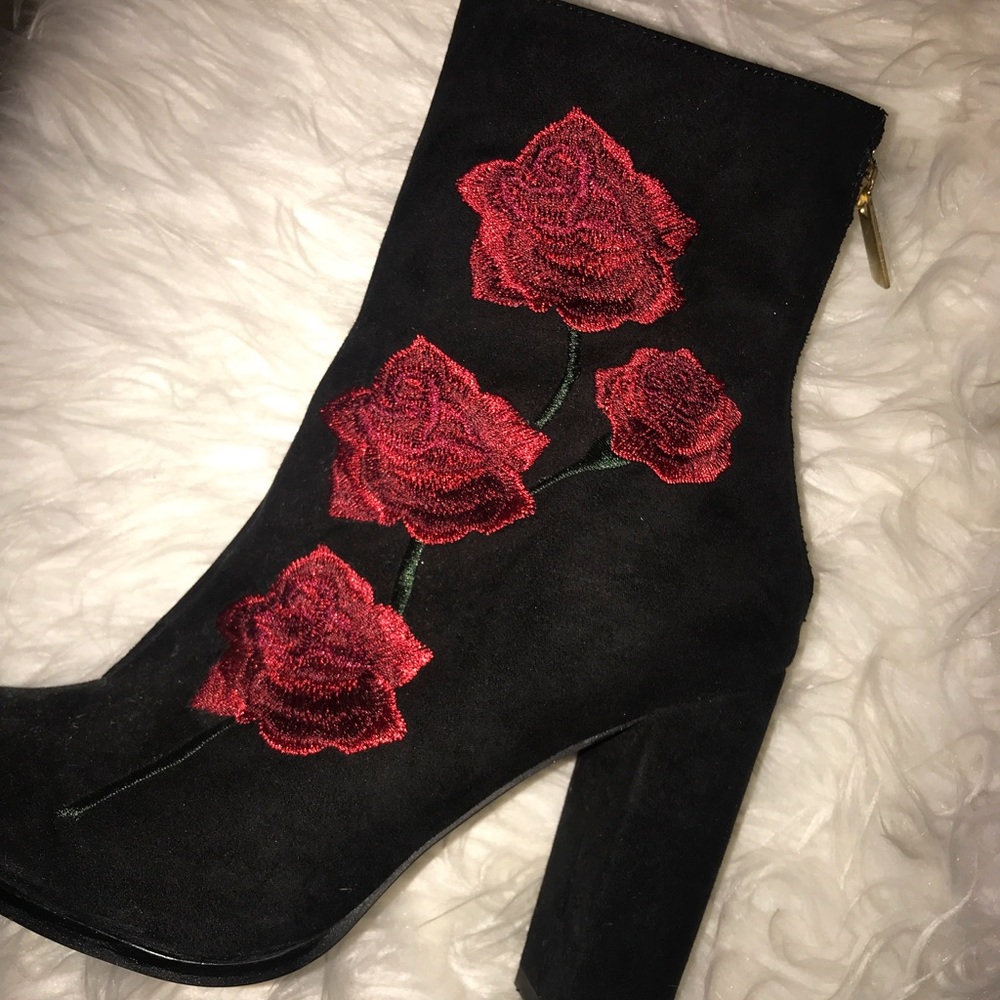 brand new never worn! Embroidered heeled booties