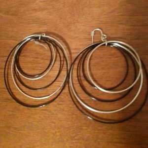 ❤️Silver and black hoop earrings