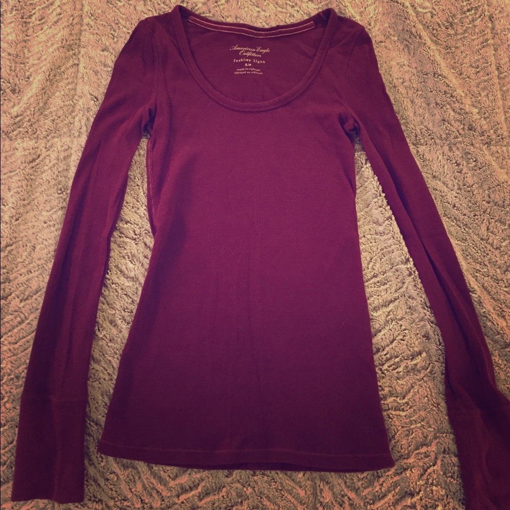 American Eagle maroon feather light shirt