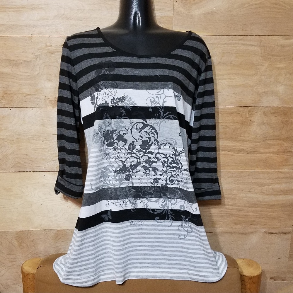 Art and Soul Blk/Wht Pullover Butterfly Top-Size M