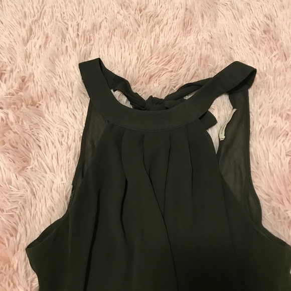 Gorgeous flowy top, ties in back - Picture 3 of 4