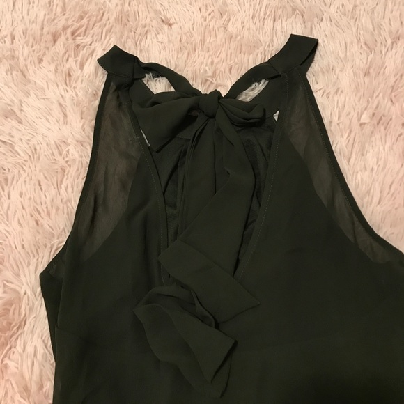 Gorgeous flowy top, ties in back - Picture 4 of 4