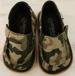 Mooshu squeaky trainer shoes size 3