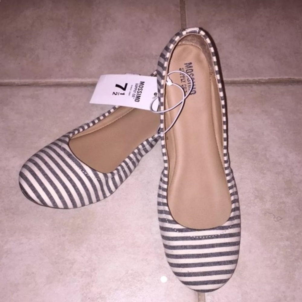 🆕 MOSSIMO blue and white striped ballet flats