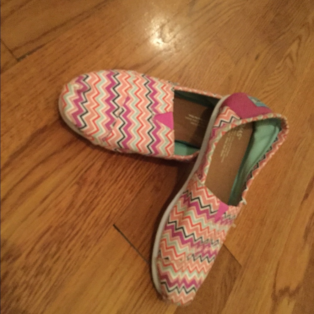 Women’s Toms size 6