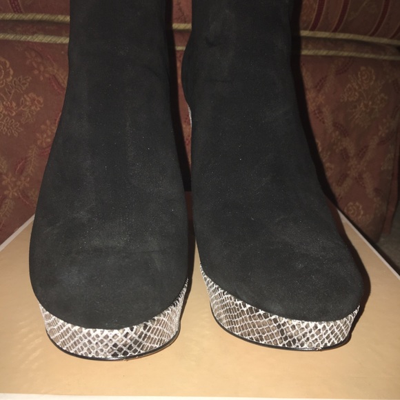Michael Kors Lesly Bootie - Picture 2 of 4