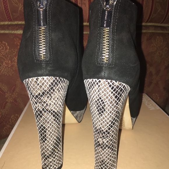 Michael Kors Lesly Bootie - Picture 3 of 4