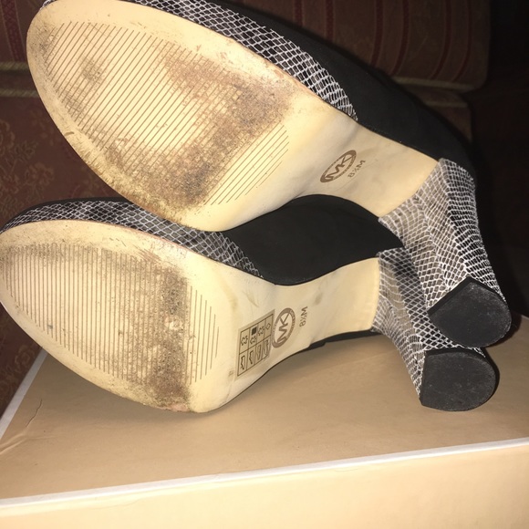 Michael Kors Lesly Bootie - Picture 4 of 4