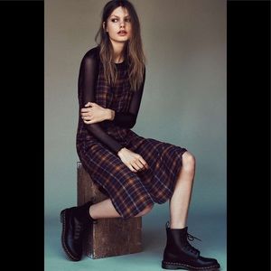 DR.MARTENS boots, size 6