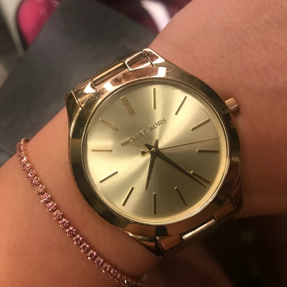 Michael Kors stylish unisex gold watch. - Picture 2 of 5