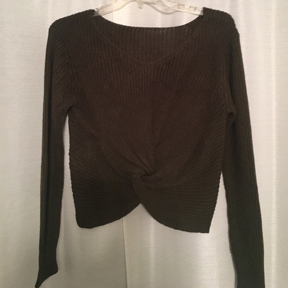 Cropped twist front vneck