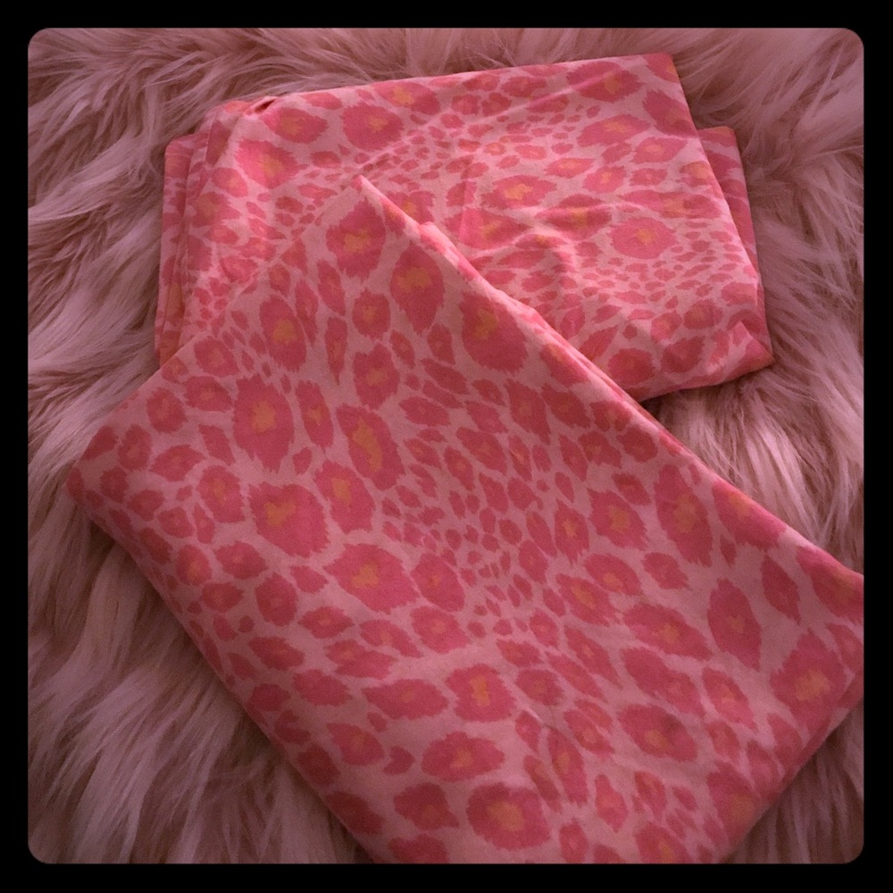 2 VS PINK PILLOWCASES