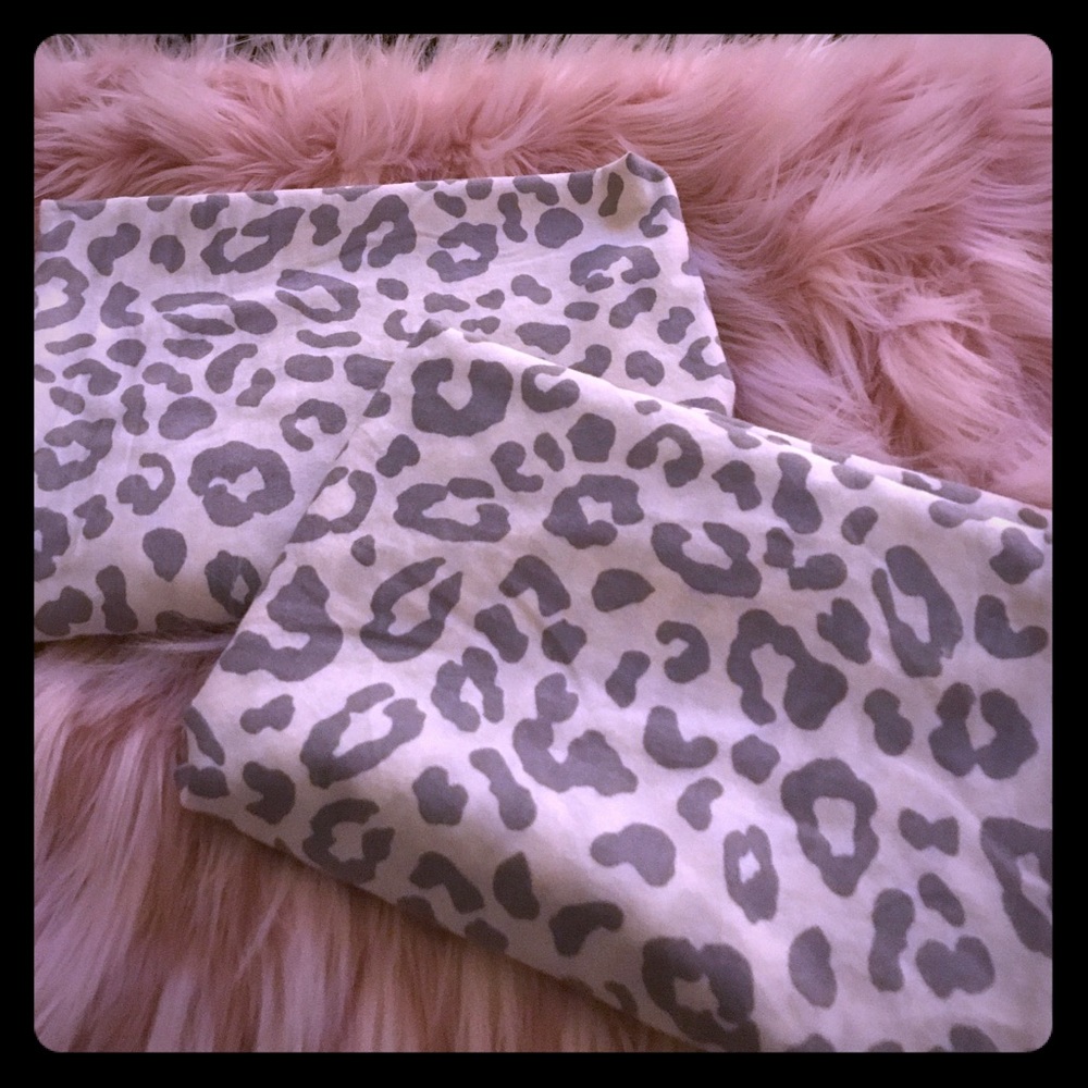 2 VS PINK PILLOWCASES