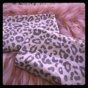 2 VS PINK PILLOWCASES