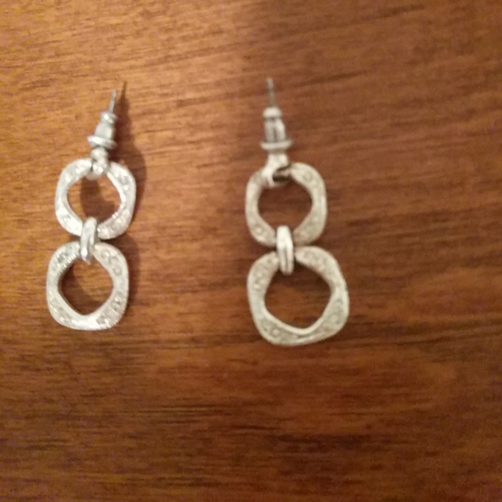 ❤️Adorable silver drop earrings