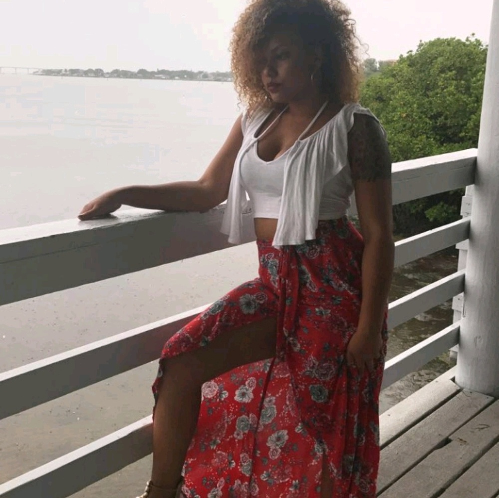 Meet your Posher, Maya