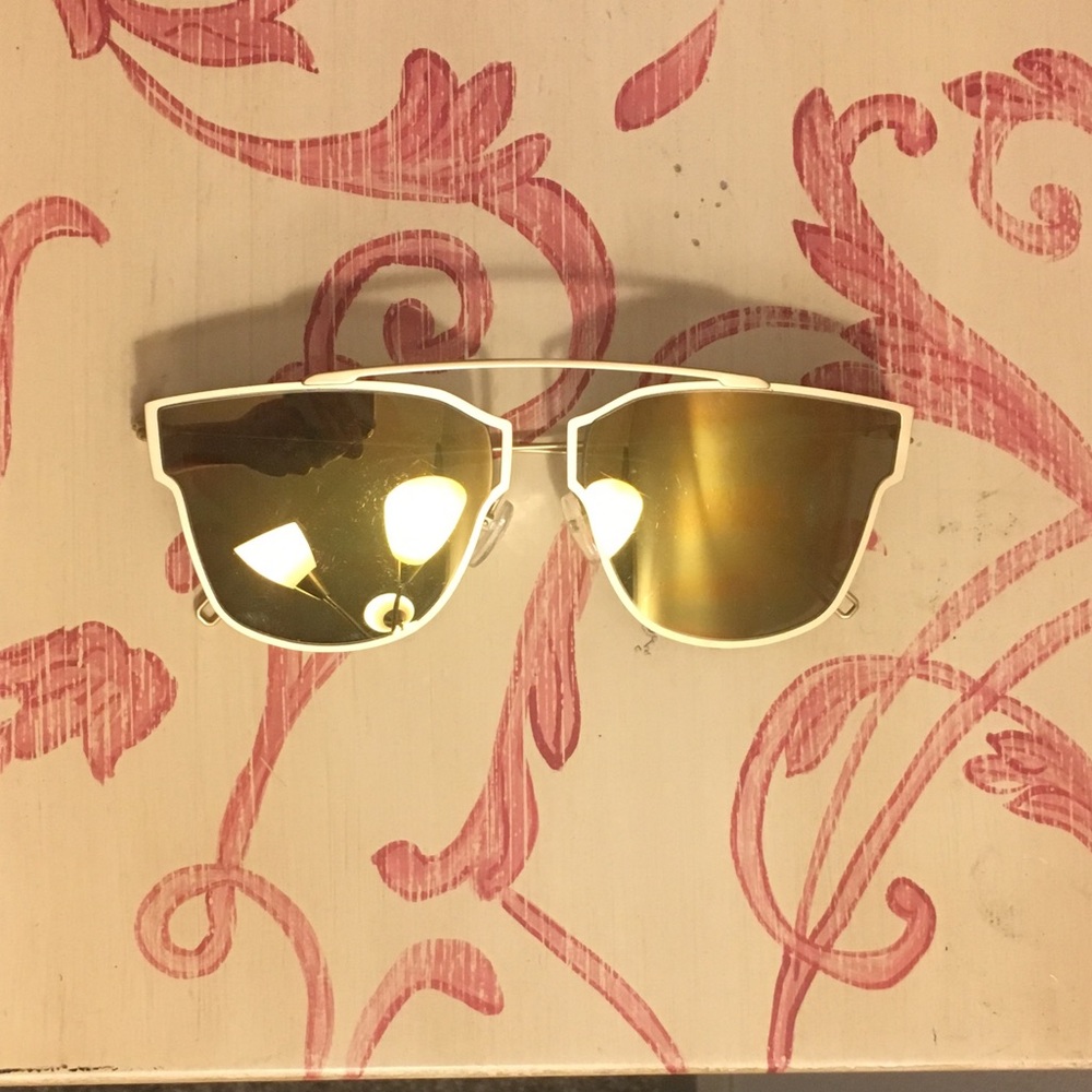 Cat eye sunglasses