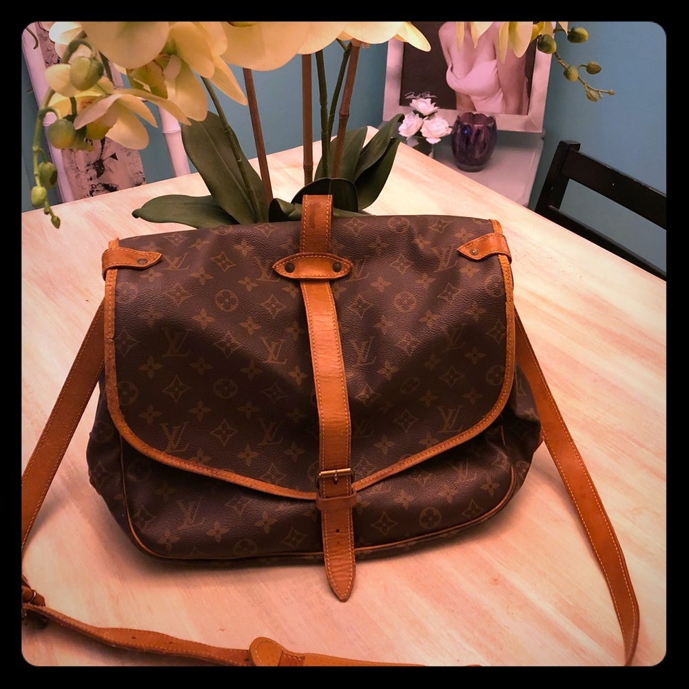 Authentic LV Saumur 35!